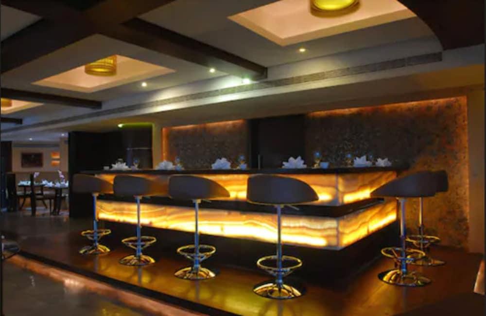 Peninsula Grand Hotel Mumbai Exterior photo