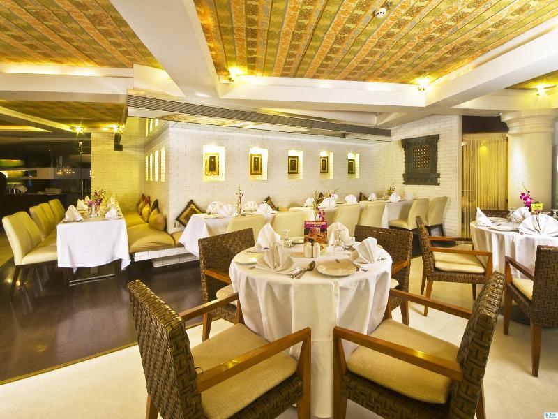 Peninsula Grand Hotel Mumbai Exterior photo